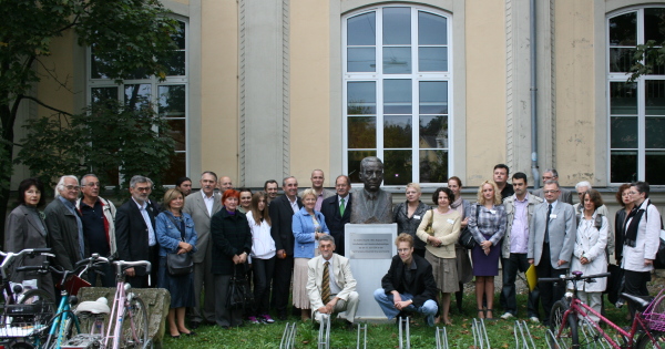  2. Symposium